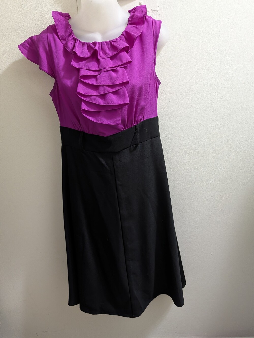 ALYX Woman's 10P Sleeveless Ruffle Front Two-Tone Dress in Magenta and Black